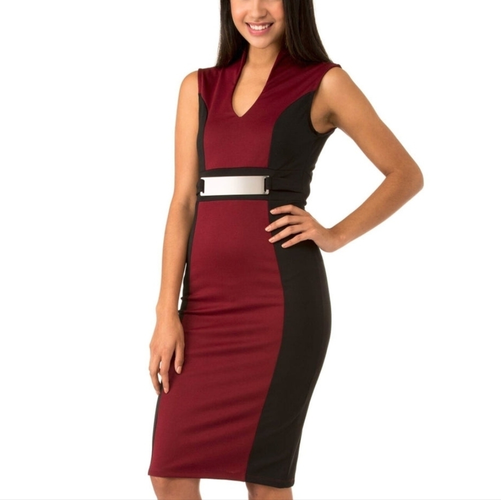 NWT Almost Famous Burgundy Faux Belt Color Block Sleeveless V Neck Size L